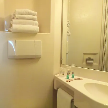 Ξενοδοχείο Kyriad Direct Agen Castelculier