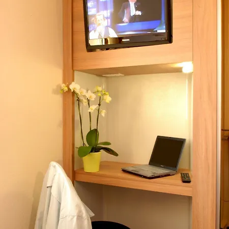 Hotel Kyriad Direct Agen