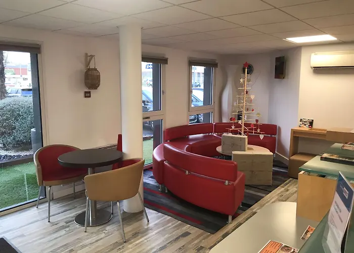 Kyriad Direct Agen カステルキュリエ