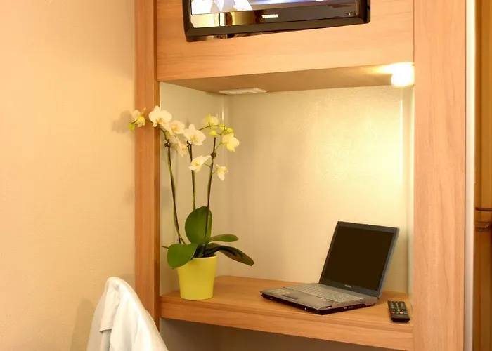 فندق Kyriad Direct Agen